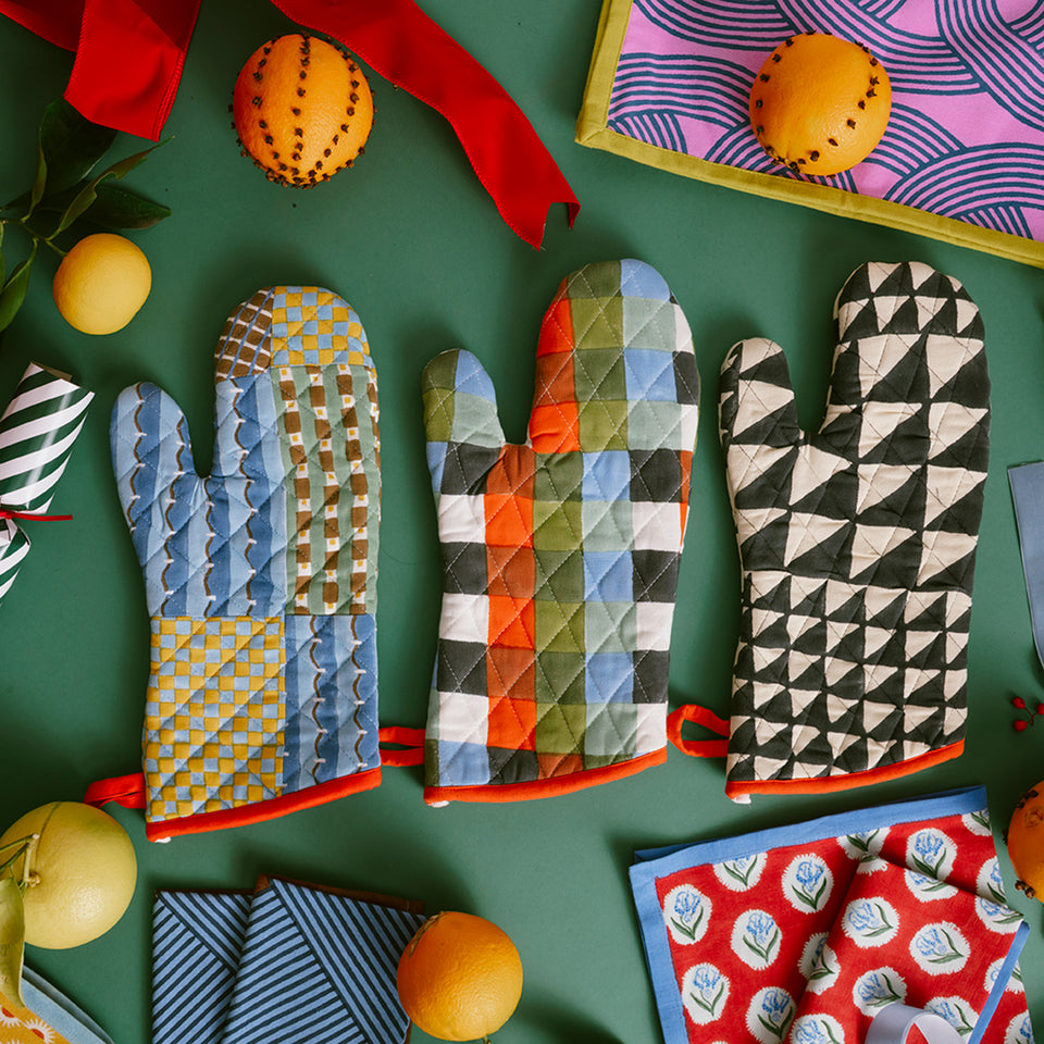 Split Bars Oven Mitt