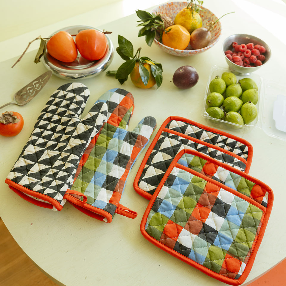 Split Bars Oven Mitt