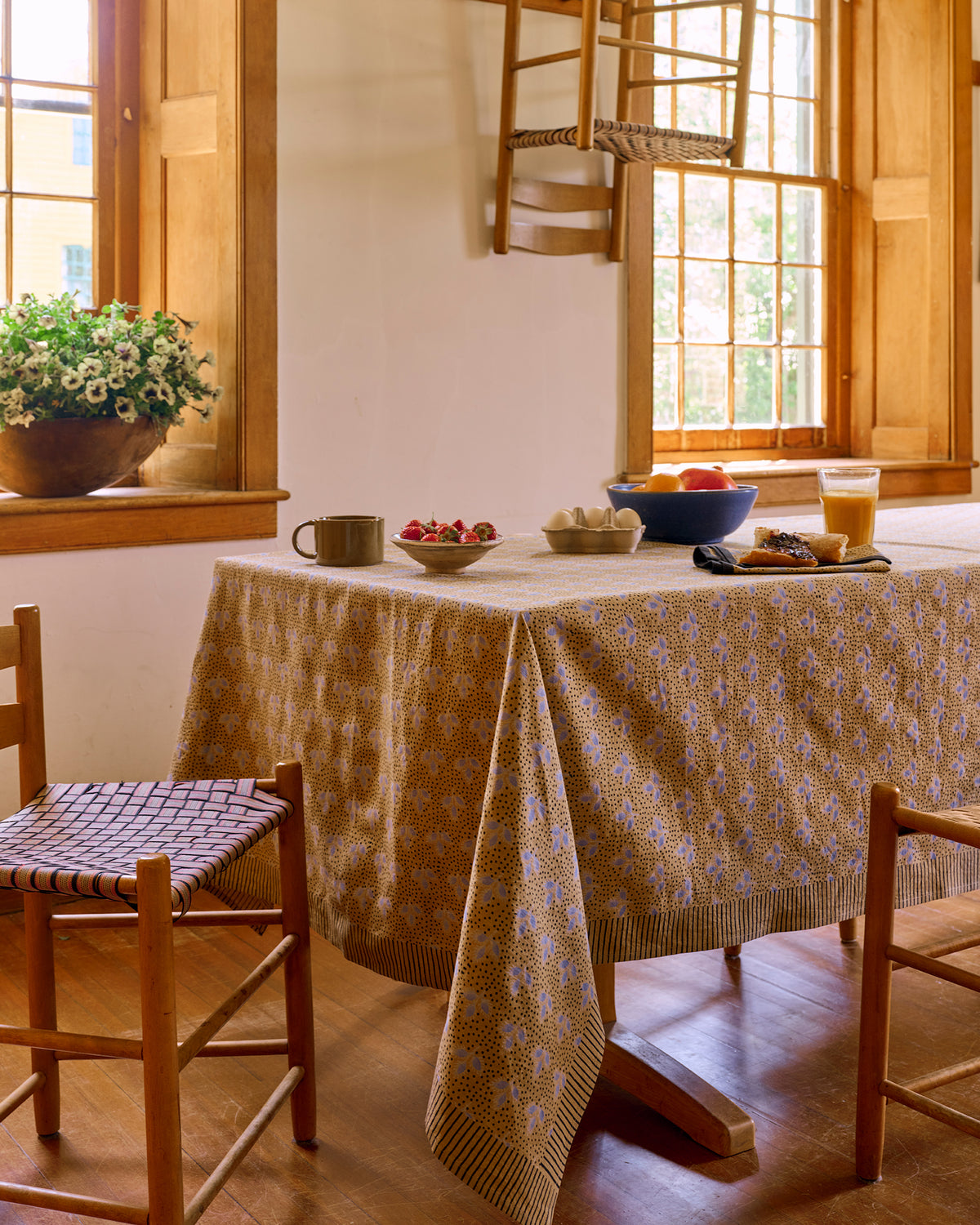 Flaming Leaf Tablecloth | Nutmeg