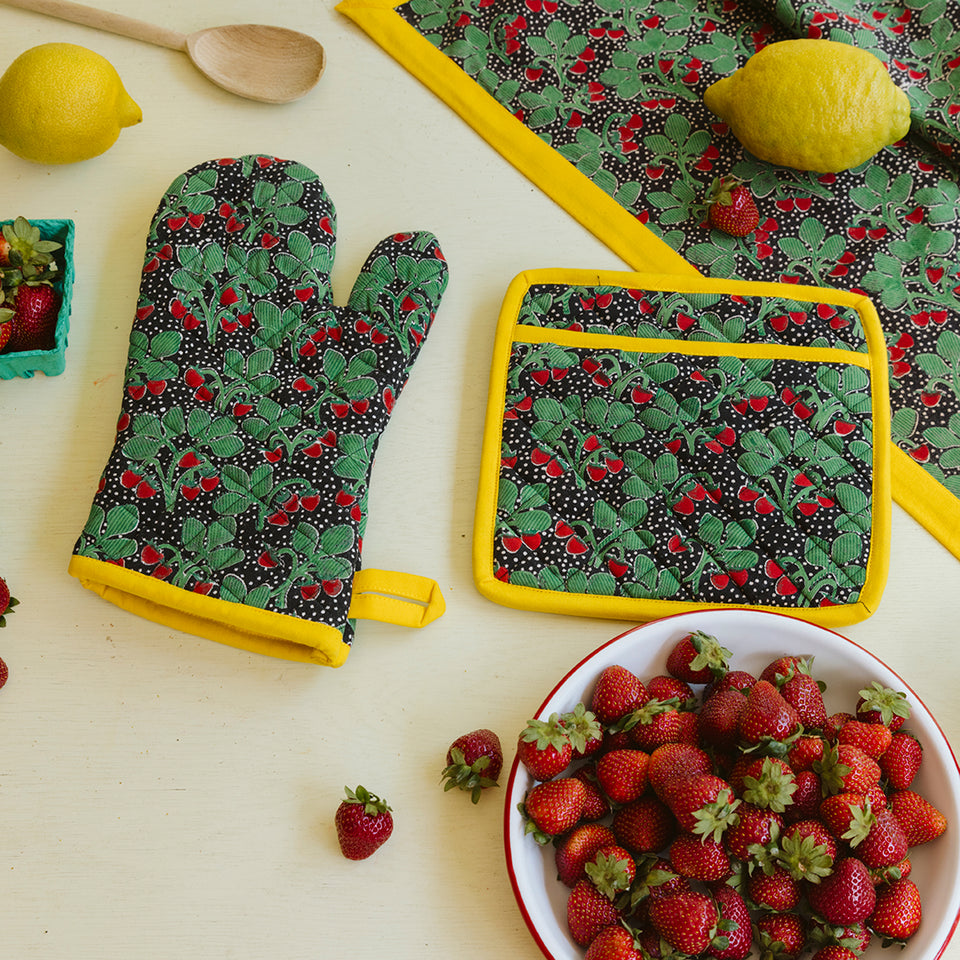 Strawberry Dot Oven Mitt