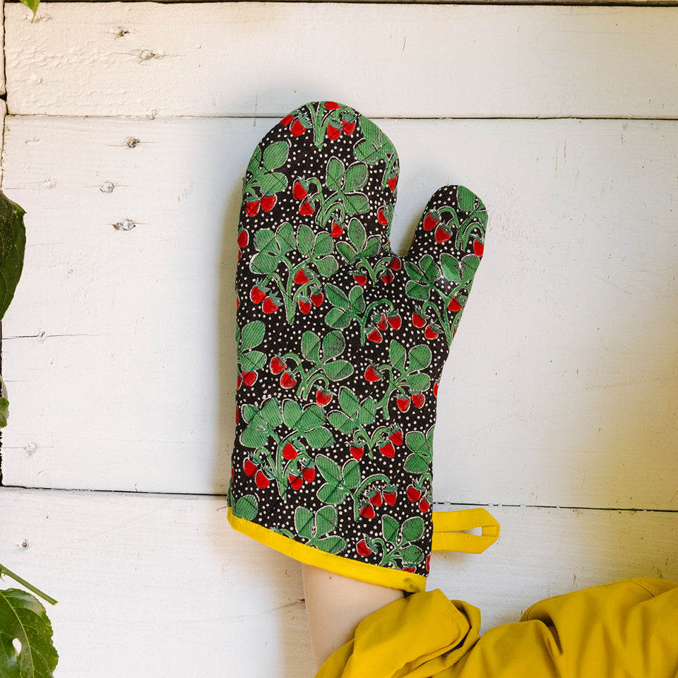 Strawberry Dot Oven Mitt