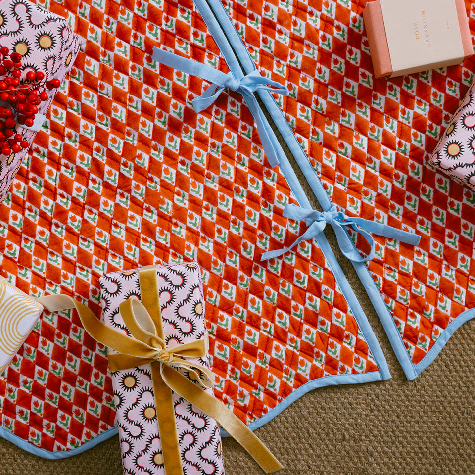 Tulips Tree Skirt in Cranberry